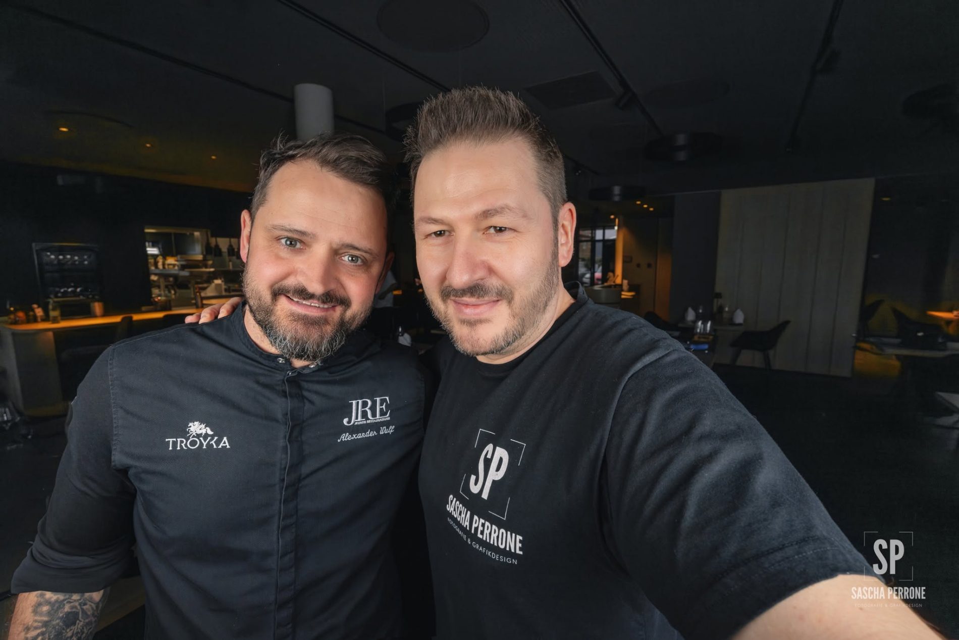 Sascha Perrone mit Küchenchef